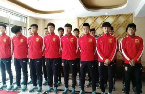 这场戏也是影片的动作高潮，制作宏大，呈现了圆阵、横矛、左右夹击、霹雳车、夜烧乌巢等战术智慧。
