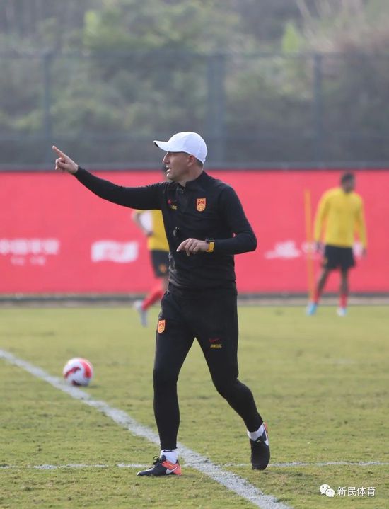 他说：“我叫李善德，乃弘农郡人。